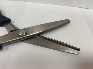 16-000242918: Kuoniiy shears serrated