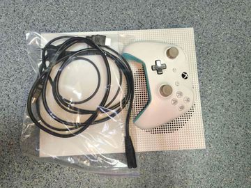 01-200604015: Microsoft xbox one s 500gb