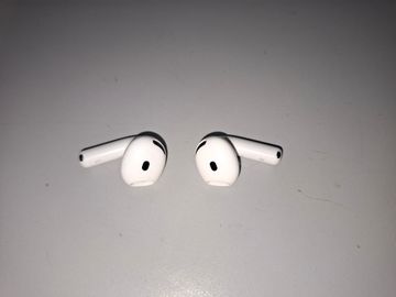 01-200744706: Apple airpods 4 with active noise cancellation