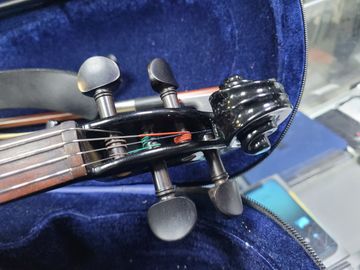 01-200609814: Gewa e-violine 4/4