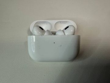 01-200772985: Apple airpods pro 2nd generation with magsafe charging case usb-c