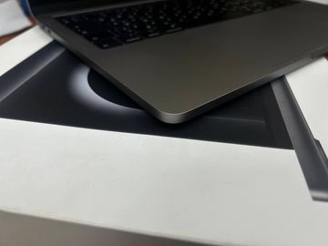 Б/у Ноутбук Apple macbook pro a1989 13,3" core i5 2,4ghz/ram8gb/ssd256gb/iris plus graphics 655 01-200835304