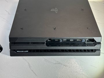Б/в Ігрова приставка Sony playstation 4 pro 1tb 01-200907920