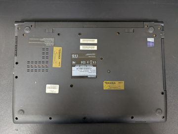 Б/у Ноутбук Toshiba 15/core i3 4005u ddr3/4gb ddr3/hdd 500 gb/ssd *відсутній/*інтегрована 01-200909734