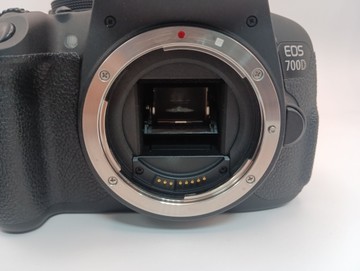 Б/в Фотоапарат Canon eos 700d + ef-s 18-55mm 1:3.5-5.6 is stm 01-200993374