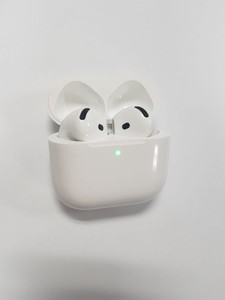 Б/в Навушники Apple airpods 4 with active noise cancellation 01-201042276