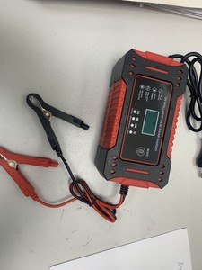 Б/в Автомобільний зарядний пристрій Battery Charger 12v 6a 01-201156971