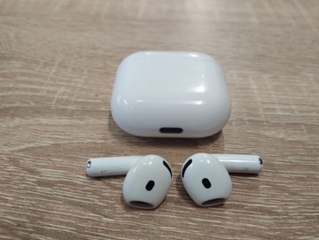 Б/в Навушники Apple airpods 4 01-201098108