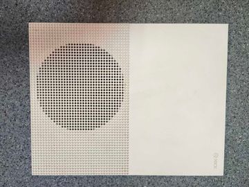 01-200604015: Microsoft xbox one s 500gb