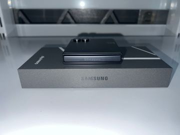 Б/у Мобильный телефон Samsung galaxy flip7 12/256gb 01-200832680