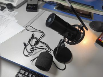 Б/у Микрофон Hator signify rgb 01-200862962