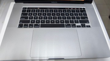 Б/в Ноутбук Apple macbook pro 16" 2019 a2141 core i7 2,6ghz/ram16gb/ssd512gb/amd radeon pro 5300m 4gb 01-201007624