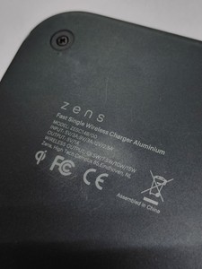 Б/в Бездротовий зарядний пристрій Zens single aluminium wireless charger zesc14b/00 01-201101484