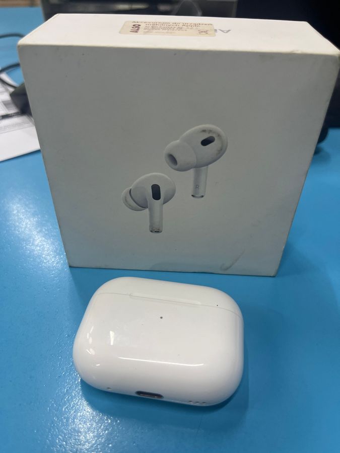 airpods pro 2nd generation with magsafe charging case usb-c