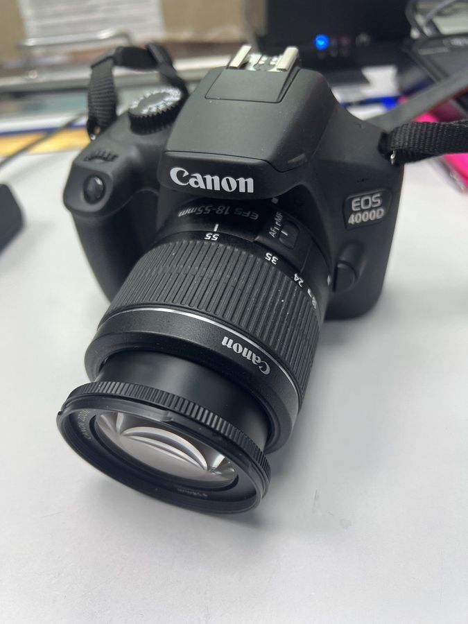 Canon eos 4000d + ef-s 18-55 1:3.5-5.6 iii