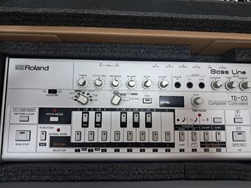 01-200578993: Roland tb-03