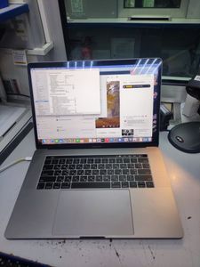 01-200794082: Apple macbook pro/a1990/ core i7 2,2ghz/ ram16gb/ ssd256gb/ amd pro 555x 4gb/ retina, touch bar