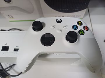 01-200798040: Microsoft xbox series s 512gb