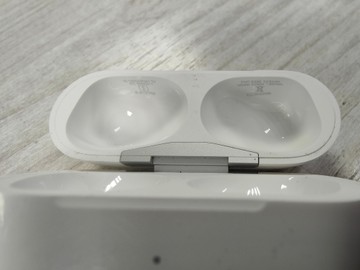 Б/в Навушники Apple airpods pro 2nd generation with magsafe charging case usb-c 01-200928033
