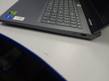 Б/в Ноутбук Lenovo 15/core i5-13450hx ddr5/16gb ddr5/hdd *відсутній/ssd 512 gb/rtx 5060 8gb 01-200976559