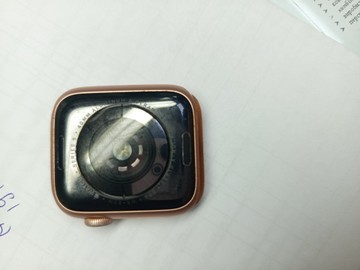 Б/в Смарт-годинник Apple watch series 5 gps 40mm aluminium case 01-201038811