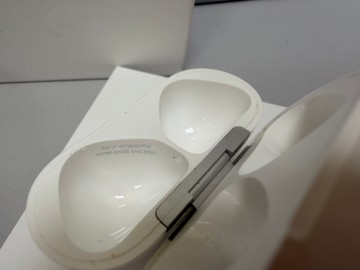 Б/в Навушники Apple airpods 4 01-201046709