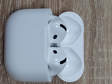 Б/в Навушники Apple airpods 4 01-201098108