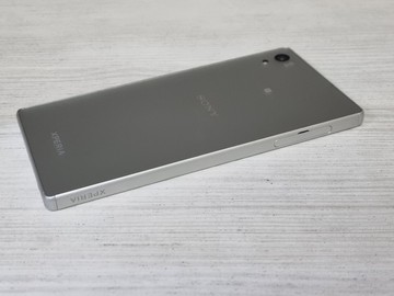 Б/у Мобільний телефон Sony xperia z5 e6653 3\32gb 01-201177992