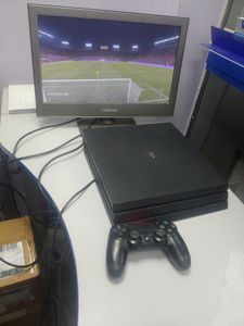 01-200760007: Sony playstation 4 pro