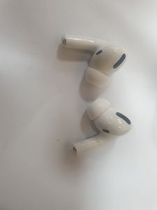01-200619376: Apple airpods pro