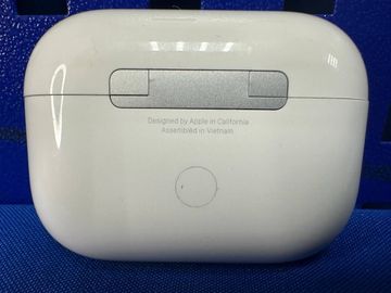 01-200797704: Apple airpods pro 2nd generation