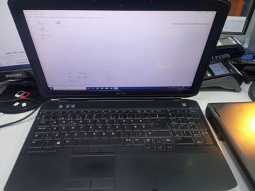 Dell 15/core i5 3320m ddr3/4gb ddr3/hdd 300 gb/ssd *відсутній/*інтегрована