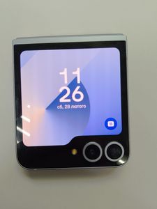 Б/в Мобільний телефон Samsung galaxy flip6 12/256gb 01-200884498