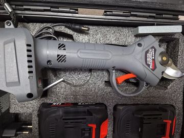 Б/у Аккумуляторные садовые ножницы Forte cp21-25bc 2акб зп 01-200919412