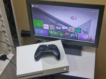 Б/в Ігрова приставка Microsoft xbox one s 500gb 01-200933511