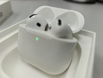 Б/в Навушники Apple airpods 4 01-201106861