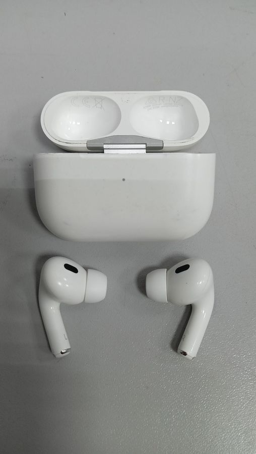 airpods pro 2nd generation with magsafe charging case usb-c