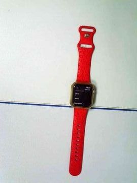 01-200621095: Apple watch se 2 gps 40mm starlight aluminum case with starlight sport