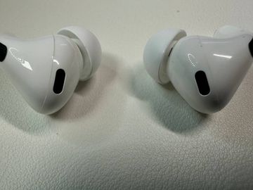 01-200772985: Apple airpods pro 2nd generation with magsafe charging case usb-c