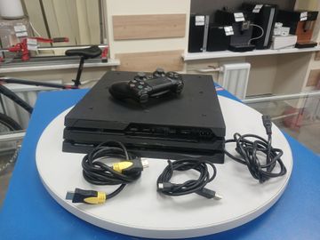Б/у Игровая приставка Sony playstation 4 pro 01-200760007