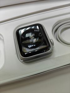 Б/в Смарт-годинник Apple watch se gps 40mm aluminum case 01-200905182