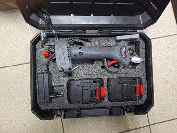 Б/у Аккумуляторные садовые ножницы Forte cp21-25bc 2акб зп 01-200919412