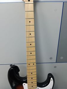 01-200792523: Squier by fender classic vibe stratocaster