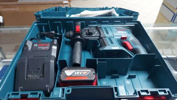 Б/в Набір інструментів Bosch gws 180-li/ gbh 180-li 1акб зп 01-200817704