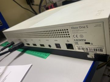 Б/у Игровая приставка Microsoft xbox one s 1tb 01-200854500