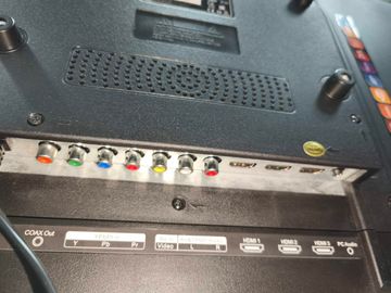 Б/в Телевізор Saturn led32hd900ust2 01-200870694