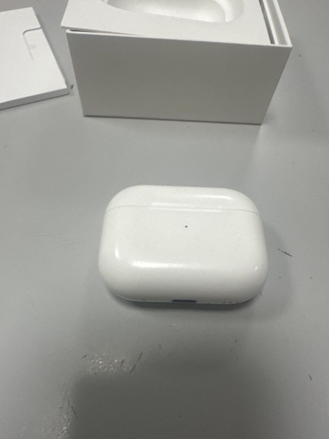 airpods pro 2nd generation with magsafe charging case usb-c