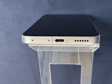 Б/у Мобільний телефон Poco f7 12/256gb 01-201106739