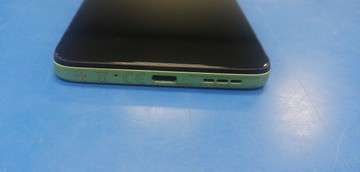 Б/в Мобільний телефон Motorola moto g06 4g 4/256gb 01-201158679
