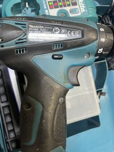 01-200789936: Makita df330dwe 2акб зп